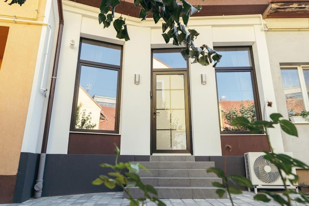 Apartamento The Middle House Satu Mare Exterior foto