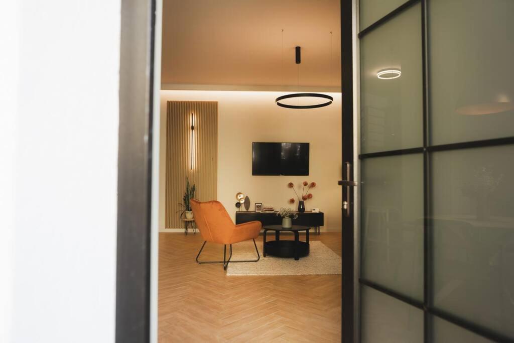 Apartamento The Middle House Satu Mare Exterior foto